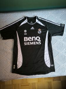 Click to view full screen Camiseta Real Madrid 3ª Equipación Retro 2006/07 photo review